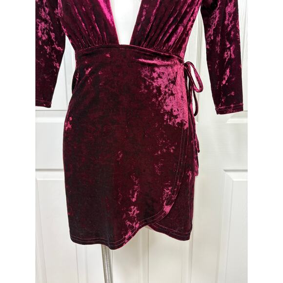 Tobi Wrap it Up Velvet Mini Dress Wine Deep V Neckline Women's Small NWT - Picture 4 of 13